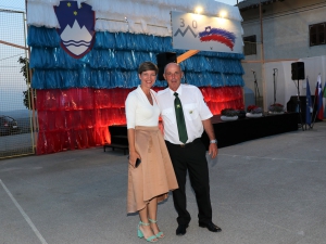 Direktorca ZTKMŠ Tina Samec in predsednik VS Cerovo Adrijan Rožič, organizatorja proslave