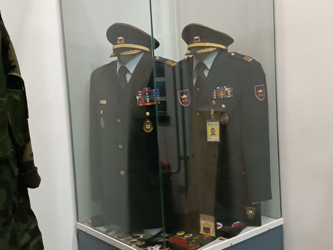 Razne uniforme