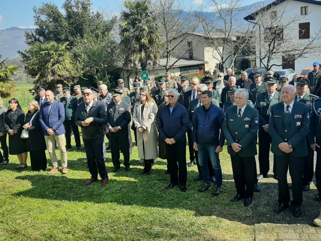 Udeleženci proslave na Vogrskem.